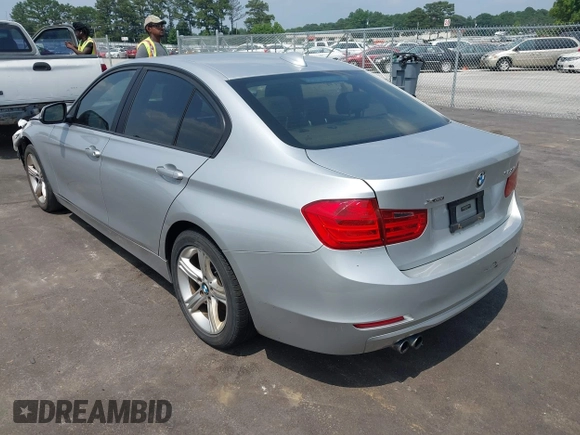 2014 BMW 3 Series 328i xDrive с VIN WBA3B5C58EP543698, выставлен на аукционе IAAI как лот 42417625 с пробегом 237 150 миль миль и . История ставок и продаж доступна на DreamBid. Изображение 3.