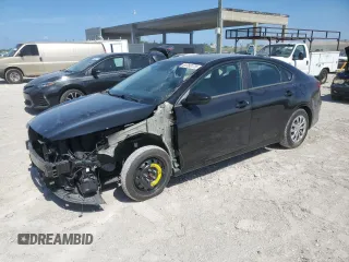2021 Kia Forte LXS with VIN 3KPF24AD4ME409208, listed as a Copart auction lot 61753175 with 42,131 mi miles and Salvage title. Bid and sale history available at DreamBid. Image 1.