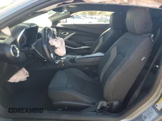 2021 Chevrolet Camaro 1LT z VIN 1G1FB1RX0M0142714, wystawiony jako Copart lot #50430285 z przebiegiem 34 687 mil mil oraz Szkoda całkowita • Salvage title. Historia ofert i sprzedaży dostępna na DreamBid. Obrazek 7.