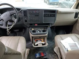 2005 Chevrolet Express Cargo z VIN 1GCFG15X051168059, wystawiony jako Copart lot #88302095 z przebiegiem Nie podano mil oraz Szkoda całkowita • Salvage title. Historia ofert i sprzedaży dostępna na DreamBid. Obrazek 8.