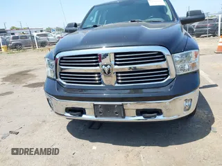 2017 Ram 1500 Big Horn z VIN 1C6RR7LM4HS882771, wystawiony jako IAAI lot #42401357 z przebiegiem 81 646 mil mil oraz . Historia ofert i sprzedaży dostępna na DreamBid. Obrazek 6.