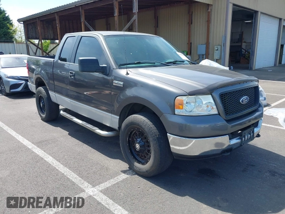 2005 Ford F-150 XLT with VIN 1FTPX14545KC86498, listed as a IAAI auction lot 42045892 with 253,760 mi miles. Bid and sale history available at carsss.com. Image 1.