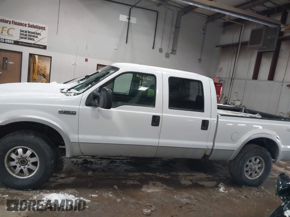 2006 Ford F-250 XL z VIN 1FTSW21556EC56627, wystawiony jako IAAI lot #41587563 z przebiegiem 201 723 mil mil oraz . Historia ofert i sprzedaży dostępna na DreamBid. Obrazek 14.