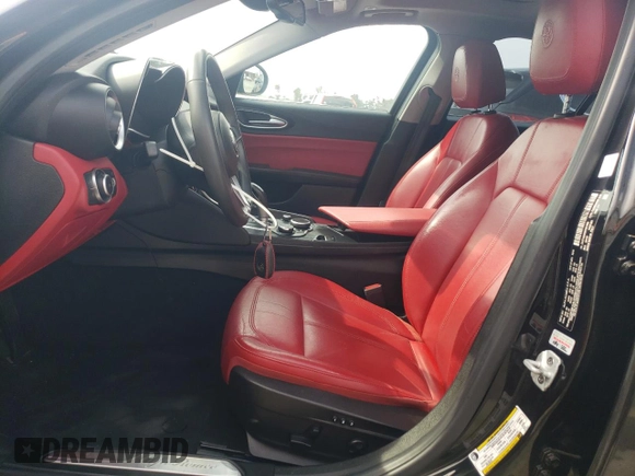 2019 Alfa Romeo Giulia z VIN ZARFAMAN9K7621522, wystawiony jako Copart lot #53130015 z przebiegiem 50 843 mil mil oraz Szkoda całkowita • Salvage title. Historia ofert i sprzedaży dostępna na DreamBid. Obrazek 7.