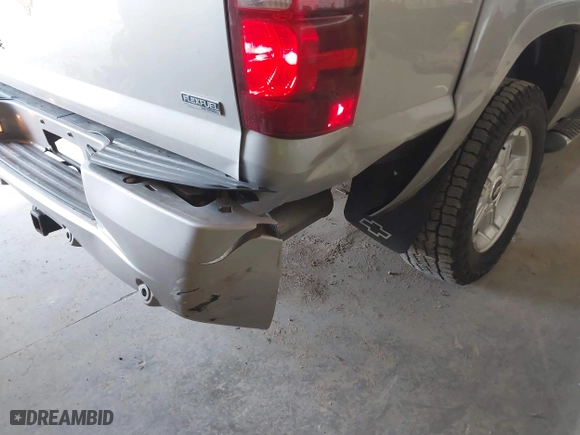 2009 Chevrolet Avalanche LT w/2LT with VIN 3GNFK22089G158390, listed as a IAAI auction lot 41868477 with 174,405 mi miles. Bid and sale history available at carsss.com. Image 6.
