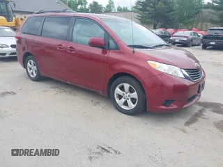 2012 Toyota Sienna LE AAS с VIN 5TDKK3DCXCS243230, выставлен на аукционе IAAI как лот 42380778 с пробегом 235 928 миль миль и . История ставок и продаж доступна на DreamBid. Изображение 1.