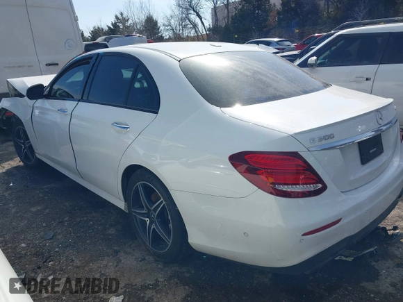 2019 Mercedes-Benz E-Class E 300 with VIN WDDZF4KB0KA581546, listed as a IAAI auction lot 41584704 with 86,014 mi miles. Bid and sale history available at carsss.com. Image 3.