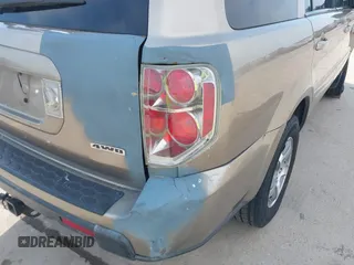 2006 Honda Pilot EX-L with VIN 5FNYF18586B028291, listed as a IAAI auction lot 42040904 with 217,038 mi miles and . Bid and sale history available at carsss.com. Image 20.