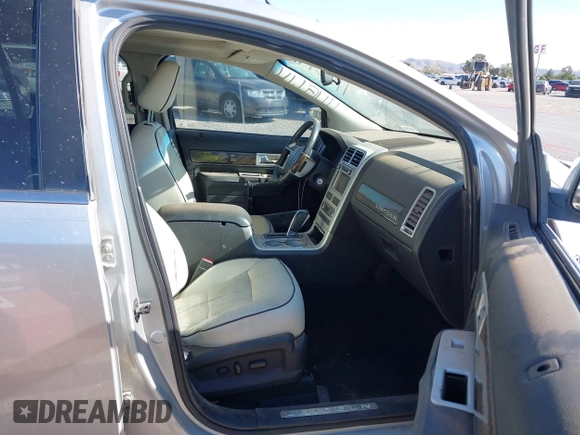 2010 Lincoln MKX with VIN 2LMDJ6JC9ABJ00706, listed as a IAAI auction lot 42043882 with 182,002 mi miles. Bid and sale history available at carsss.com. Image 5.