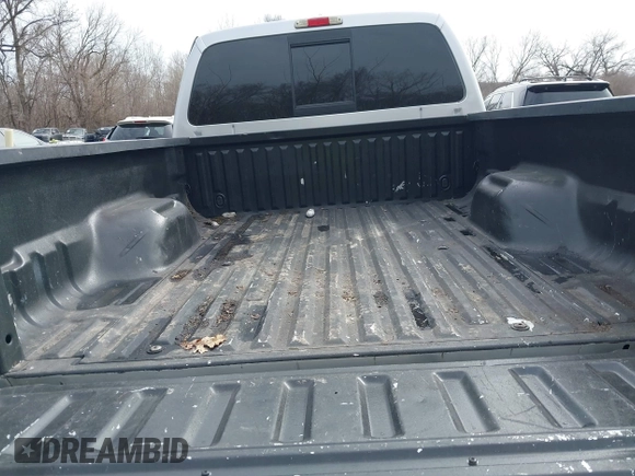 2011 Ford F-250 XL z VIN 1FT7W2BT5BEA16071, wystawiony jako IAAI lot #41666621 z przebiegiem 181 497 mil mil oraz . Historia ofert i sprzedaży dostępna na DreamBid. Obrazek 18.