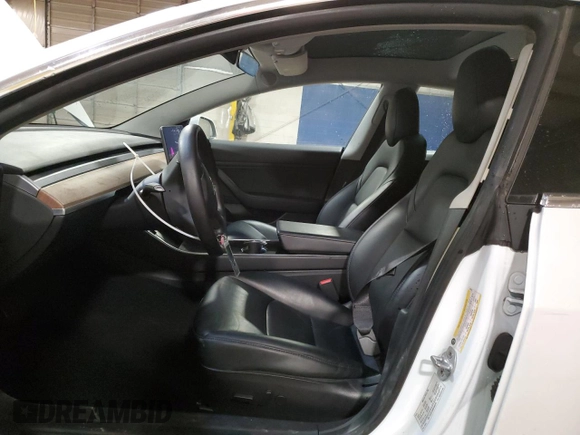 2019 Tesla Model 3 Mid Range z VIN 5YJ3E1EA9KF483725, wystawiony jako Copart lot #42035435 z przebiegiem 43 340 mil mil oraz Czysty tytuł • Clean title. Historia ofert i sprzedaży dostępna na DreamBid. Obrazek 7.