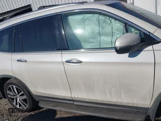 2016 Honda Pilot Elite with VIN 5FNYF6H05GB019292, listed as a IAAI auction lot 41668830 with 170,718 mi miles. Bid and sale history available at carsss.com. Image 14.