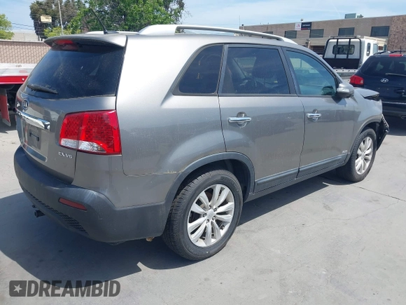 2011 Kia Sorento EX with VIN 5XYKUDA29BG055919, listed as a IAAI auction lot 42105406 with 146,302 mi miles. Bid and sale history available at carsss.com. Image 4.