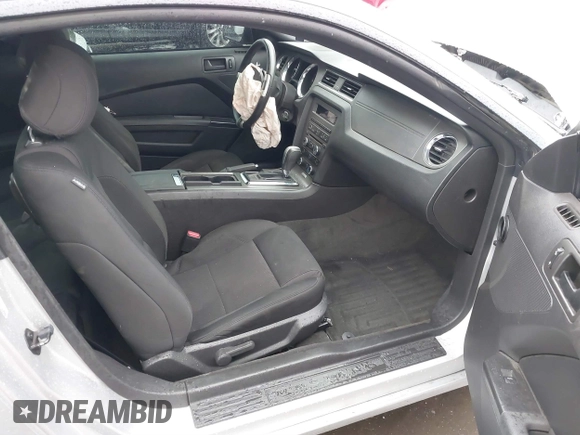 2013 Ford Mustang V6 with VIN 1ZVBP8AM1D5209466, listed as a IAAI auction lot 41529149 with 88,028 mi miles and . Bid and sale history available at carsss.com. Image 5.