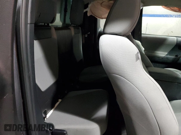 2018 Toyota Tacoma SR z VIN 5TFSX5EN1JX058679, wystawiony jako Copart lot #45236605 z przebiegiem 106 306 mil mil oraz Szkoda całkowita • Salvage title. Historia ofert i sprzedaży dostępna na DreamBid. Obrazek 11.