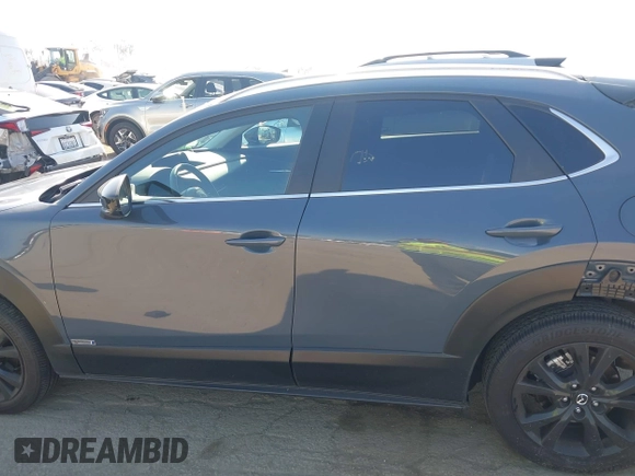 2024 Mazda CX-30 S Carbon Edition z VIN 3MVDMBCM3RM635044, wystawiony jako IAAI lot #41979849 z przebiegiem 15 717 mil mil oraz . Historia ofert i sprzedaży dostępna na DreamBid. Obrazek 15.