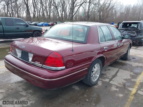 2005 Ford Crown Victoria LX with VIN 2FAFP74W25X106106, listed as a IAAI auction lot 41825793 with 175,740 mi miles. Bid and sale history available at carsss.com. Image 4.