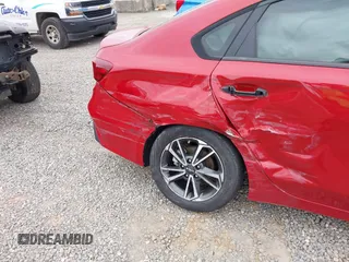 2023 Kia Forte LXS z VIN 3KPF24AD4PE522726, wystawiony jako IAAI lot #41744515 z przebiegiem 13 233 mil mil oraz . Historia ofert i sprzedaży dostępna na DreamBid. Obrazek 6.
