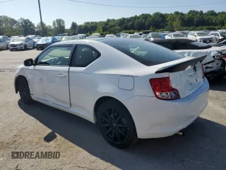 2013 Scion tC z VIN JTKJF5C73D3046010, wystawiony jako Copart lot #68684194 z przebiegiem 121 174 mil mil oraz Szkody całkowita. Historia ofert i sprzedaży dostępna na DreamBid. Obrazek 2.