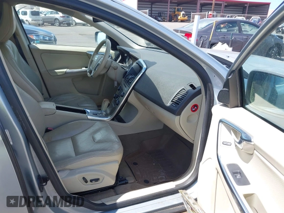 2012 Volvo XC60 3.2L z VIN YV4952DL7C2311729, wystawiony jako IAAI lot #42184732 z przebiegiem 143 680 mil mil oraz . Historia ofert i sprzedaży dostępna na DreamBid. Obrazek 5.