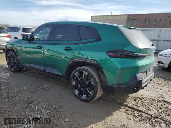 2024 BMW XM z VIN 5YM23CS05R9V07202, wystawiony jako Copart lot #42382675 z przebiegiem 10 028 mil mil oraz Szkody całkowita. Historia ofert i sprzedaży dostępna na DreamBid. Obrazek 2.