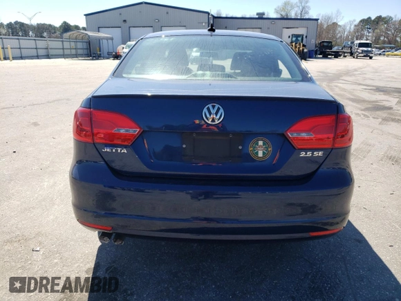 2013 Volkswagen Jetta SE z VIN 3VWDP7AJ8DM288024, wystawiony jako Copart lot #49385335 z przebiegiem 109 439 mil mil oraz Szkoda całkowita • Salvage title. Historia ofert i sprzedaży dostępna na DreamBid. Obrazek 6.