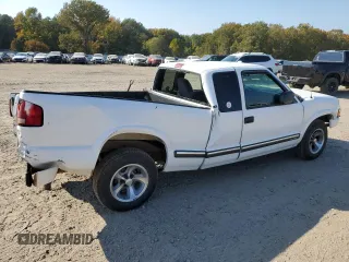 2001 Chevrolet S-10 LS with VIN 1GCCS195218201848, listed as a Copart auction lot 77393634 with 113,865 mi miles and Salvage Title. Bid and sale history available at DreamBid. Image 3.