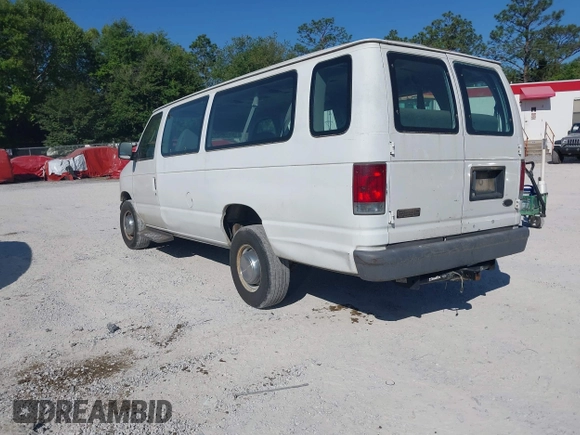 2004 Ford Econoline Passenger XL with VIN 1FBSS31L04HB18896, listed as a IAAI auction lot 42038029 with 252,825 mi miles. Bid and sale history available at carsss.com. Image 3.