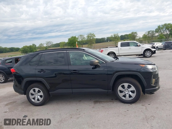 2021 Toyota RAV4 LE z VIN 2T3F1RFV8MW228120, wystawiony jako IAAI lot #42626299 z przebiegiem 72 786 mil mil oraz . Historia ofert i sprzedaży dostępna na DreamBid. Obrazek 14.
