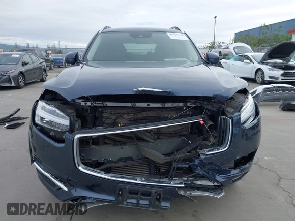 2018 Volvo XC90 Momentum with VIN YV4A22PK6J1215876, listed as a IAAI auction lot 41720316 with 87,015 mi miles. Bid and sale history available at carsss.com. Image 12.