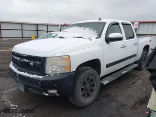 2008 Chevrolet Silverado 1500 LTZ with VIN 2GCEK133681127301, listed as a IAAI auction lot 41296503 with 174,024 mi miles. Bid and sale history available at carsss.com. Image 17.