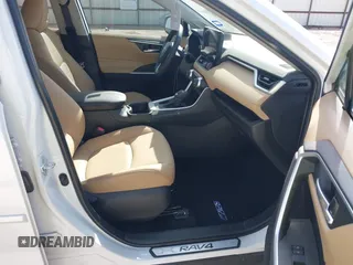2024 Toyota RAV4 XLE Premium с VIN 2T3C1RFV3RW360051, выставлен на аукционе IAAI как лот 42261611 с пробегом 5 907 миль миль и . История ставок и продаж доступна на DreamBid. Изображение 5.