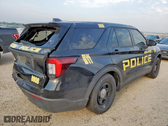 2025 Ford Police Interceptor Utility z VIN 1FM5K8AB7SGA28608, wystawiony jako Copart lot #57248625 z przebiegiem 5940 mil mil oraz Szkody całkowita. Historia ofert i sprzedaży dostępna na DreamBid. Obrazek 3.