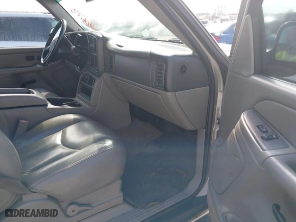 2005 GMC Yukon SLT with VIN 1GKEC13T05R127797, listed as a IAAI auction lot 41540673 with 241,617 mi miles. Bid and sale history available at carsss.com. Image 5.