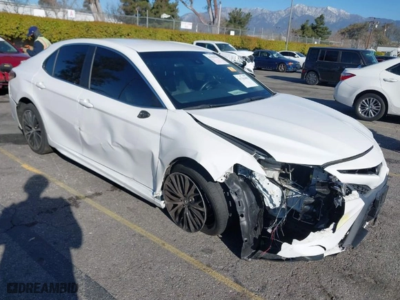 2018 Toyota Camry LE with VIN 4T1B11HKXJU140631, listed as a IAAI auction lot 41761493 with 68,298 mi miles. Bid and sale history available at carsss.com. Image 1.