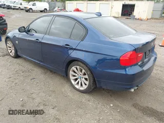 2011 BMW 3 Series 328i xDrive z VIN WBAPK5G51BNN29628, wystawiony jako IAAI lot #42245328 z przebiegiem 177 218 mil mil oraz . Historia ofert i sprzedaży dostępna na DreamBid. Obrazek 3.