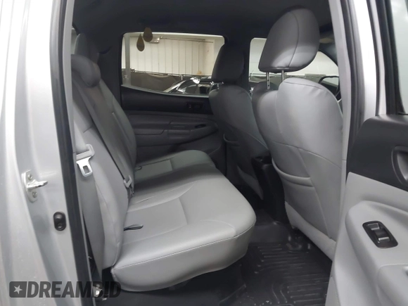 2013 Toyota Tacoma z VIN 3TMLU4EN0DM123507, wystawiony jako IAAI lot #42691592 z przebiegiem 100 894 mil mil oraz . Historia ofert i sprzedaży dostępna na DreamBid. Obrazek 8.
