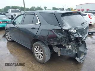 2018 Chevrolet Equinox LT z VIN 2GNAXSEV0J6272001, wystawiony jako IAAI lot #42185011 z przebiegiem 108 899 mil mil oraz . Historia ofert i sprzedaży dostępna na DreamBid. Obrazek 3.