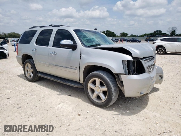 2010 Chevrolet Tahoe LTZ z VIN 1GNUCCE02AR183523, wystawiony jako Copart lot #59524985 z przebiegiem 197 580 mil mil oraz Szkoda całkowita • Salvage title. Historia ofert i sprzedaży dostępna na DreamBid. Obrazek 4.