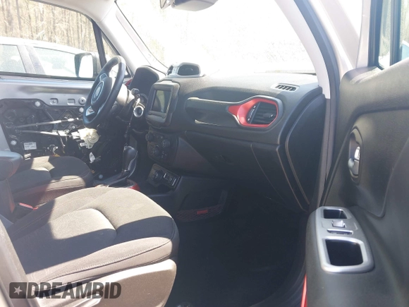 2018 Jeep Renegade Trailhawk with VIN ZACCJBCB0JPG81047, listed as a IAAI auction lot 41847353 with 72,136 mi miles. Bid and sale history available at carsss.com. Image 5.