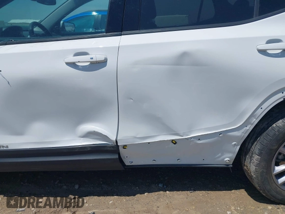 2023 GMC Terrain SLT z VIN 3GKALVEG2PL172143, wystawiony jako IAAI lot #42353393 z przebiegiem 56 609 mil mil oraz . Historia ofert i sprzedaży dostępna na DreamBid. Obrazek 6.