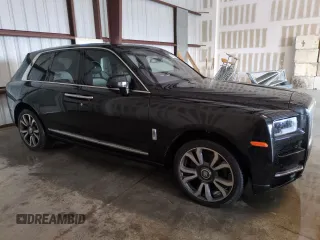 2023 Rolls-Royce Cullinan z VIN SLATV4C07PU218187, wystawiony jako Copart lot #74289364 z przebiegiem 5705 mil mil oraz Szkody całkowita. Historia ofert i sprzedaży dostępna na DreamBid. Obrazek 4.