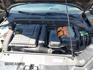 2013 Volkswagen Jetta Hybrid SE with VIN 3VW637AJ8DM299657, listed as a IAAI auction lot 42538101 with 128,822 mi miles and . Bid and sale history available at DreamBid. Image 10.