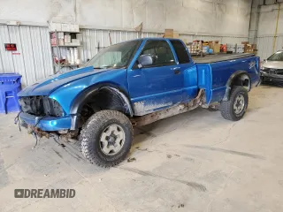 2001 Chevrolet S-10 LS with VIN 1GCCT19W418122235, listed as a Copart auction lot 50587305 with 212,072 mi miles and Non Repairable. Bid and sale history available at carsss.com. Image 1.