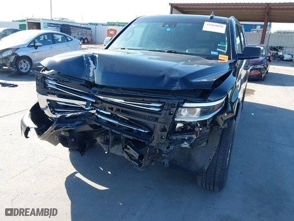 2019 Chevrolet Suburban LT with VIN 1GNSCHKC5KR192740, listed as a IAAI auction lot 41060098 with 243,257 mi miles. Bid and sale history available at carsss.com. Image 6.