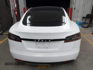 2017 Tesla Model S 100D z VIN 5YJSA1E2XHF224671, wystawiony jako IAAI lot #42665581 z przebiegiem 128 517 mil mil oraz . Historia ofert i sprzedaży dostępna na DreamBid. Obrazek 16.