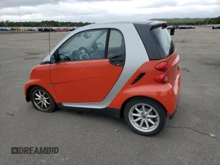 2008 Smart fortwo Pure z VIN WMEEJ31X18K155044, wystawiony jako Copart lot #58137355 z przebiegiem 62 718 mil mil oraz Szkody całkowita. Historia ofert i sprzedaży dostępna na DreamBid. Obrazek 2.