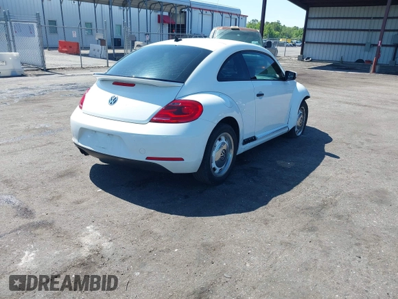 2015 Volkswagen Beetle Fleet Edition z VIN 3VWF17AT0FM655321, wystawiony jako IAAI lot #42386548 z przebiegiem 120 215 mil mil oraz . Historia ofert i sprzedaży dostępna na DreamBid. Obrazek 4.