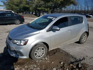 2020 Chevrolet Sonic LT z VIN 1G1JG6SB2L4115299, wystawiony jako Copart lot #41826735 z przebiegiem 120 280 mil mil oraz Szkoda całkowita • Salvage title. Historia ofert i sprzedaży dostępna na DreamBid. Obrazek 1.