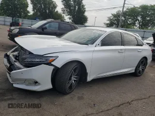 2022 Honda Accord Touring z VIN 1HGCV2F96NA002662, wystawiony jako Copart lot #61051045 z przebiegiem 67 067 mil mil oraz Czysty tytuł • Clean title. Historia ofert i sprzedaży dostępna na DreamBid. Obrazek 1.